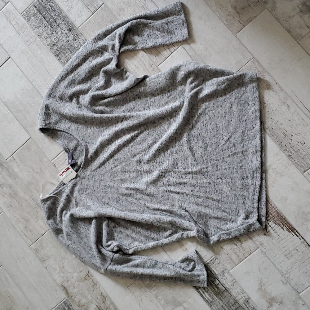 New Gray Soft Plush Top Small Gyft 3/4 length sleeves